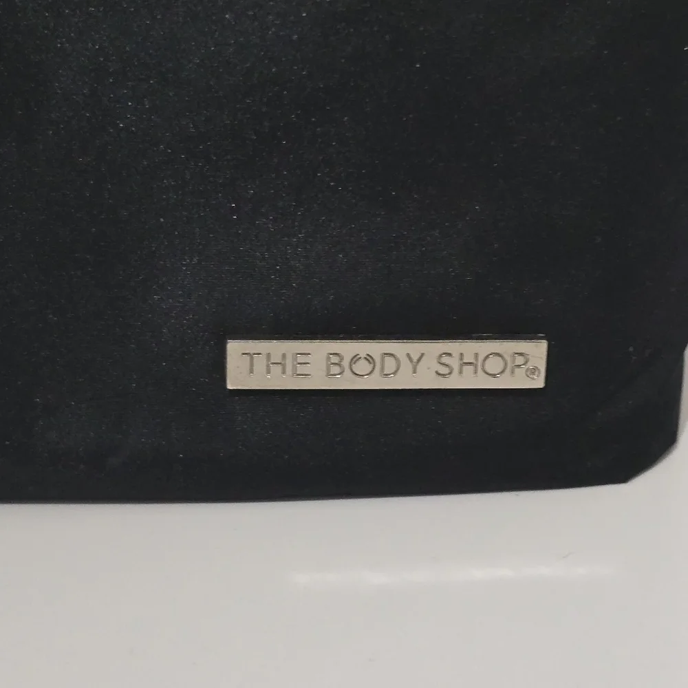 ⭐️40% Off⭐️ The Body Shop Vintage Train Case